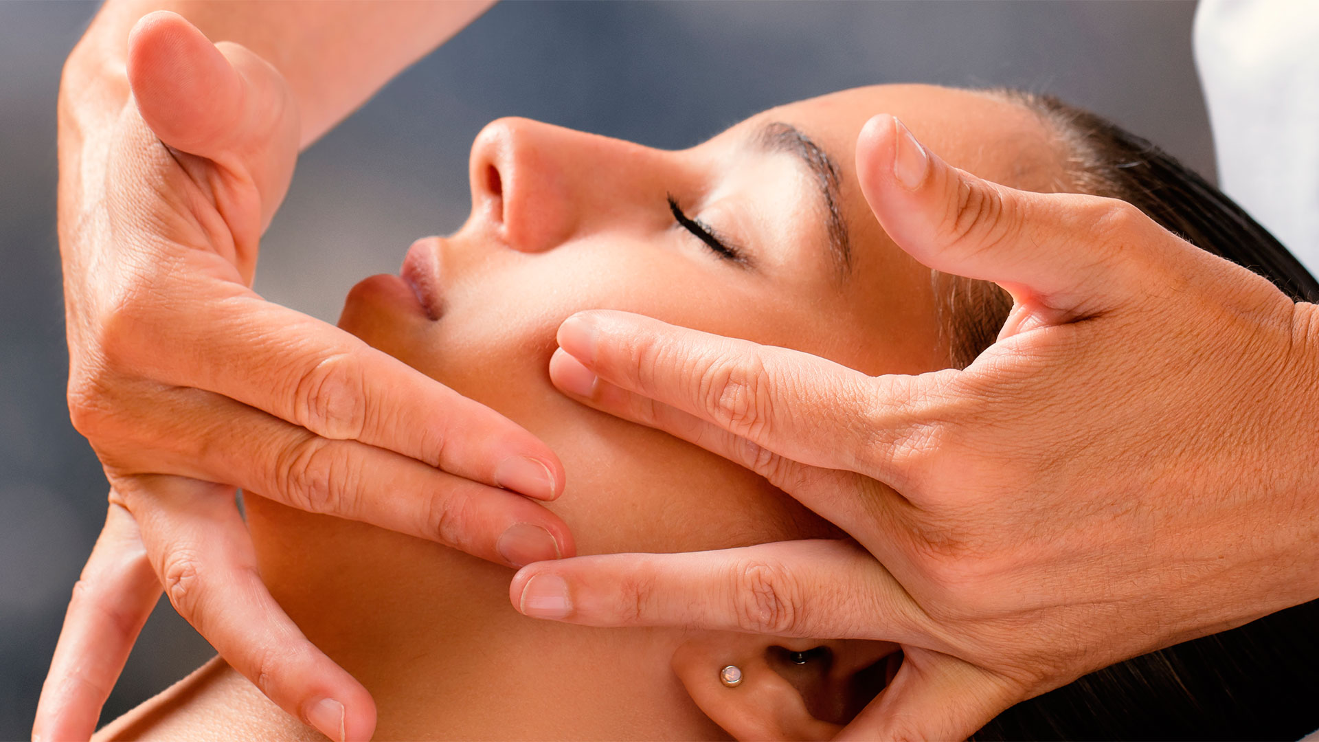 La fisioestética facial: Tratamientos no invasivos para el rejuvenecimiento 1 La fisioestética facial